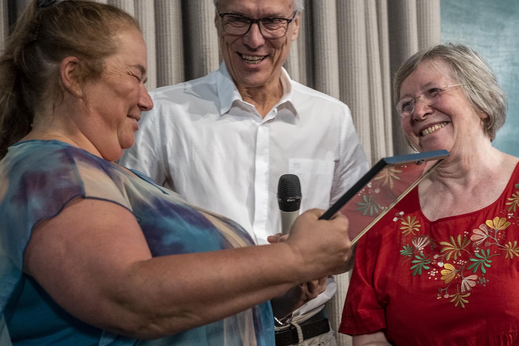 OAL Celebration: Svetlana Jotimiskaya receives the diploma  of the OAL Prize
